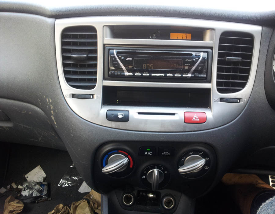 Kia Rio LX CRDI dash-air-vent